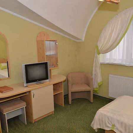 Hotel Serpanok Tyachiv Exterior photo